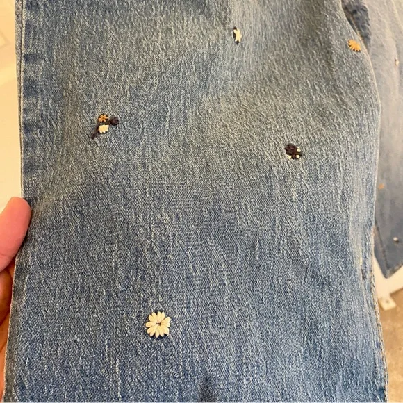Universal Thread Floral Embroidery Jeans 14 - Picture 3 of 4